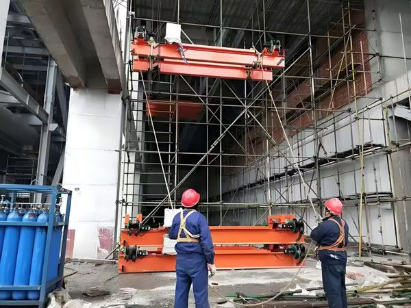 過軌起重機(jī)  